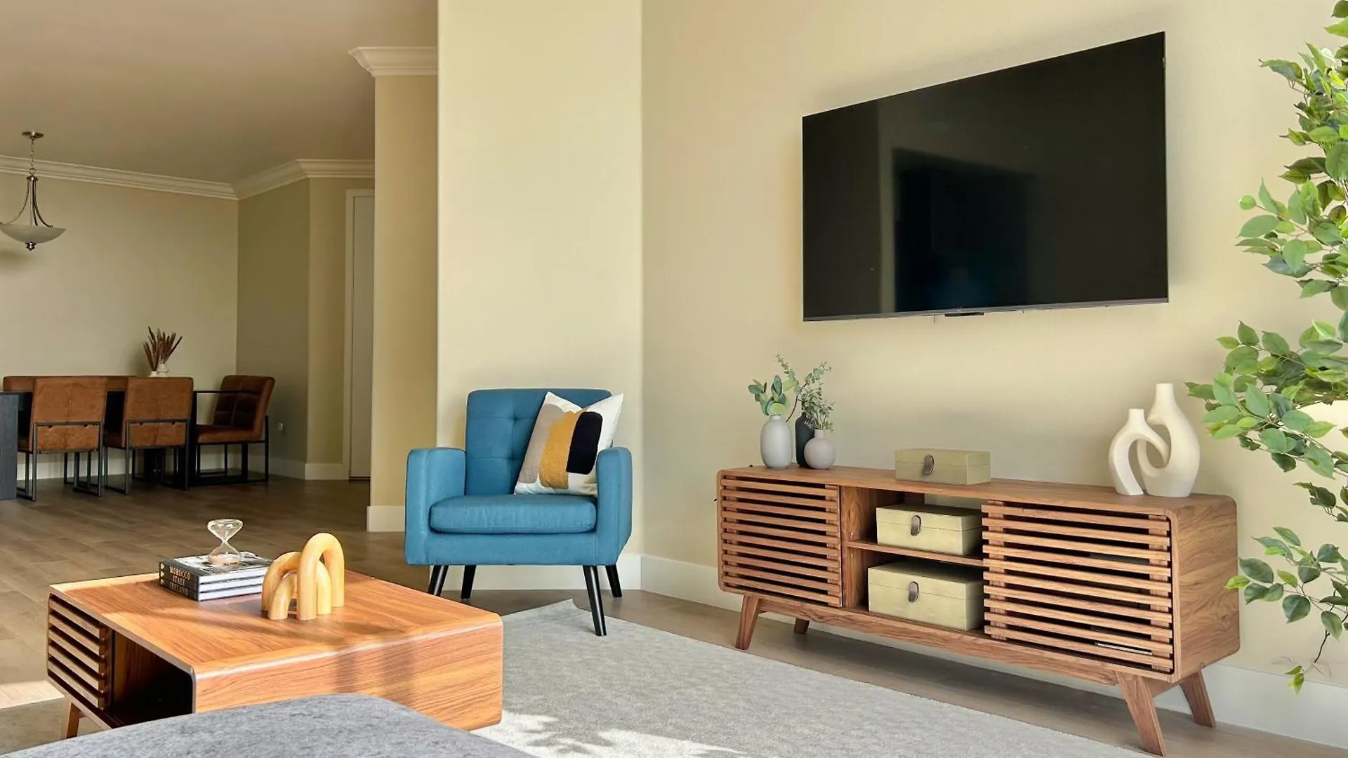Apartment Golden Coast Living, Spacious 3Bd 3Ba Near The Water! Los Angeles