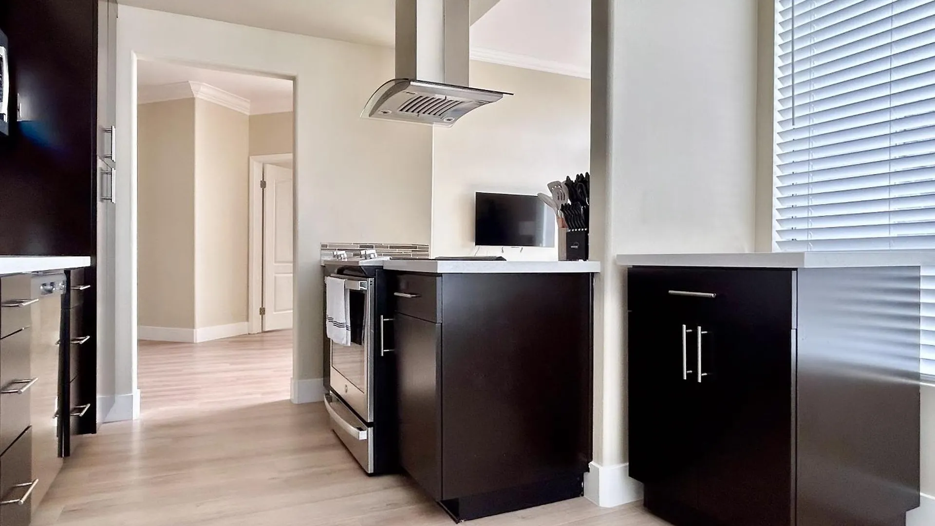 Apartment Golden Coast Living, Spacious 3Bd 3Ba Near The Water! Los Angeles