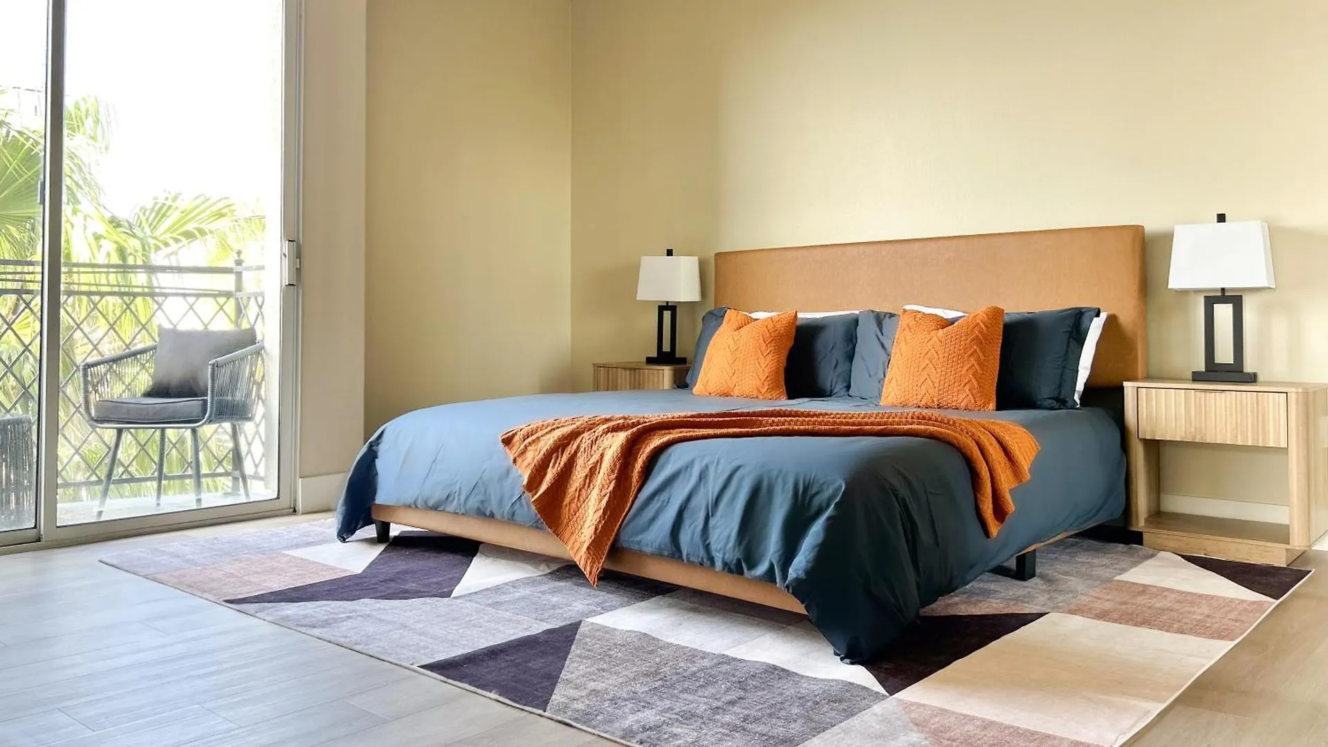 Golden Coast Living, Spacious 3Bd 3Ba Near The Water! Los Angeles Apartment