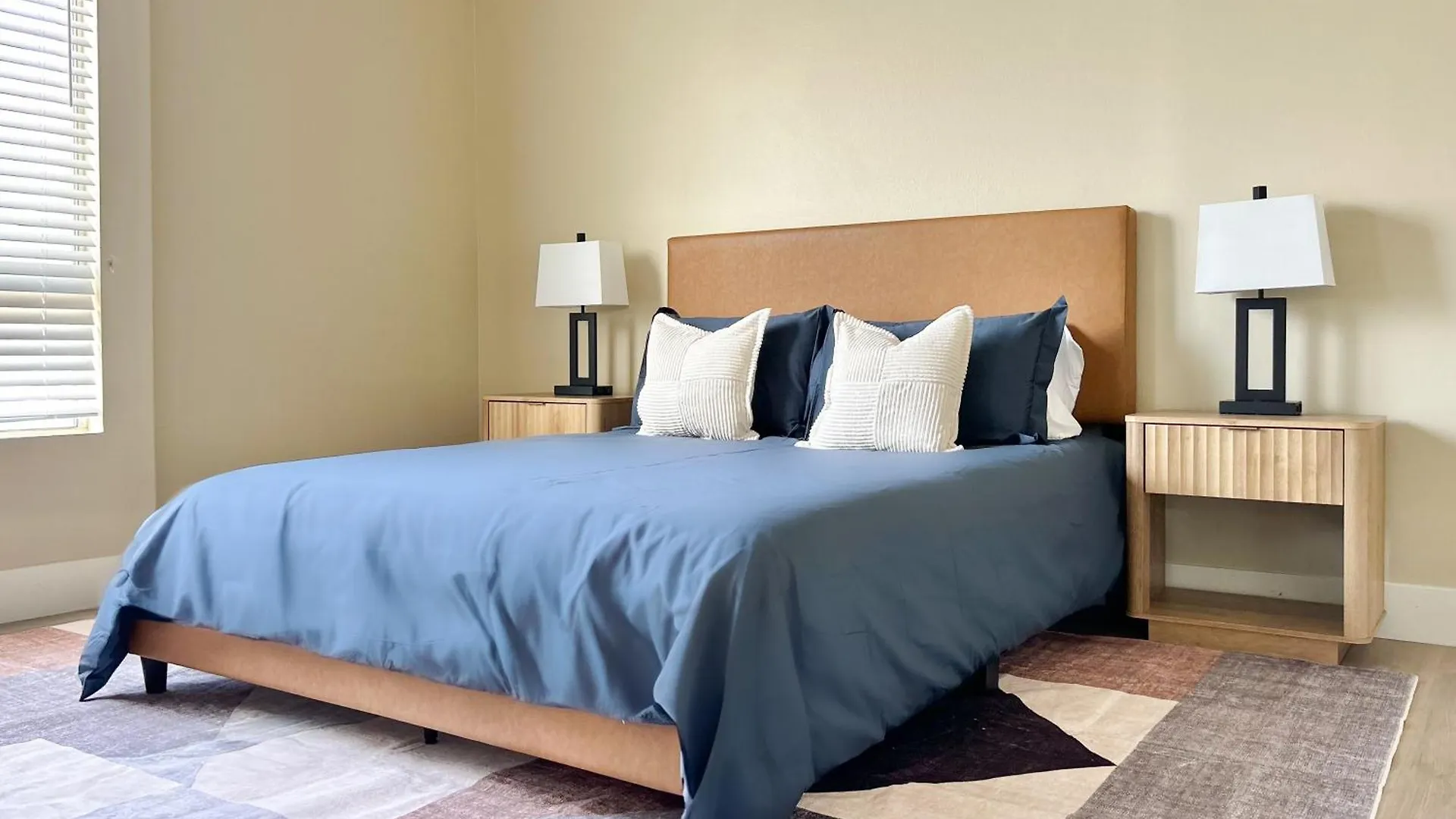 Apartment Golden Coast Living, Spacious 3Bd 3Ba Near The Water! Los Angeles