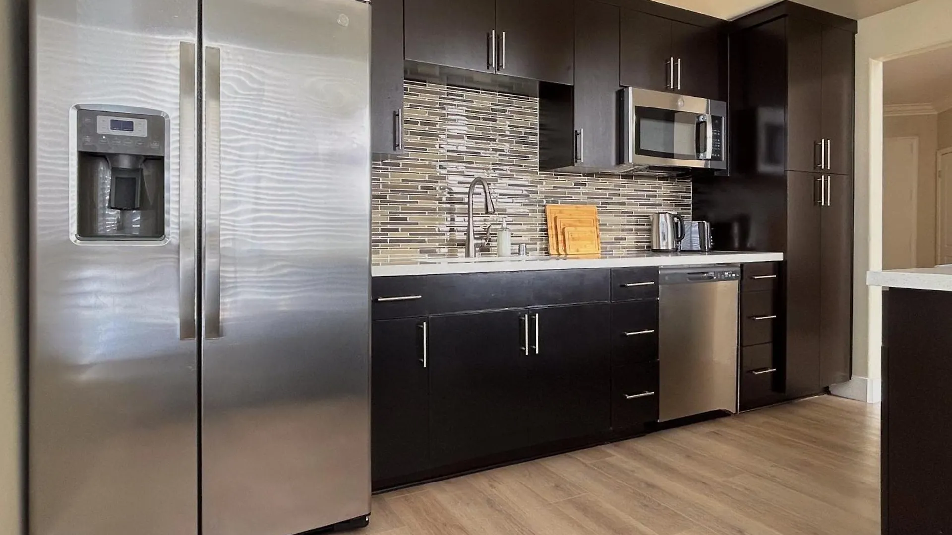 Golden Coast Living, Spacious 3Bd 3Ba Near The Water! Los Angeles Apartment