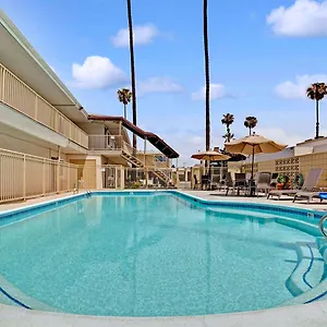 2* Hotel Super 8 By Wyndham Angeles-culver Area